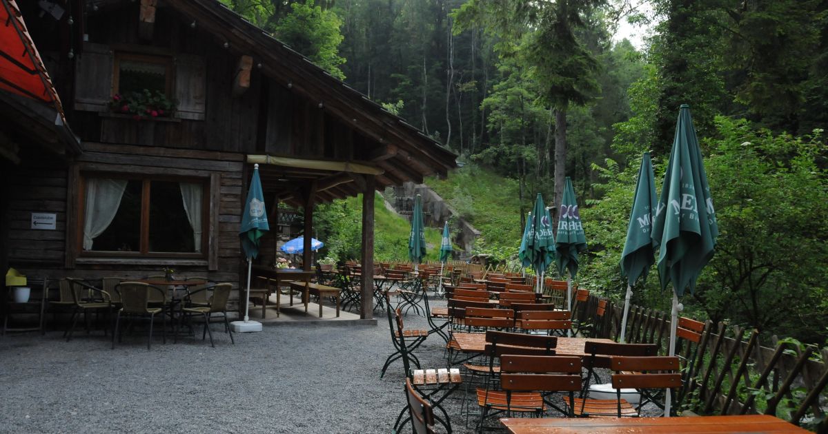 Rappenlochstadl am Wasserfall