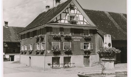 Hausbesuch Hatler Brunnen-StAD-63000-min.jpg Hausbesuch Hatler Brunnen-StAD-63000-min.jpg