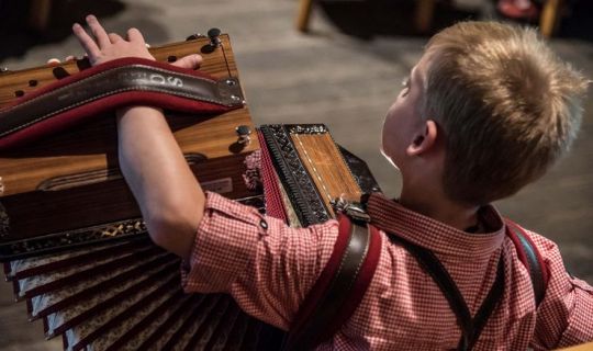 csm_2306_StubenmusikMoecklebuur-c-StefanHauer-64-Harfe_28f2d44de8.jpg csm_2306_StubenmusikMoecklebuur-c-StefanHauer-64-Harfe_28f2d44de8.jpg