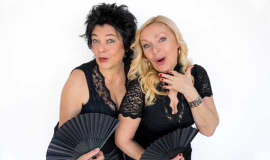 Die Feuerbienen_l. Sabine Marte - r. Christine Nachbauer_(c) Birgit Riedmann.jpg