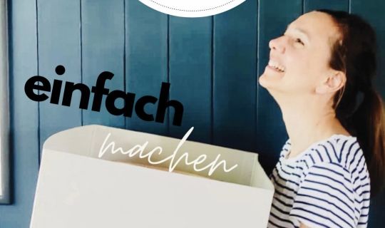 Julia Hofer Foto mit Logo_Kurs Chaos (1).jpg Julia Hofer Foto mit Logo_Kurs Chaos (1).jpg