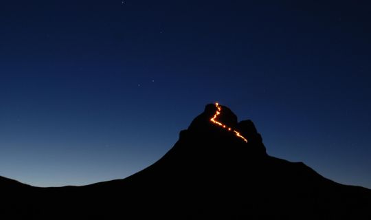 Höhenfeuer auf der Mittagspitze Höhenfeuer auf der Mittagspitze