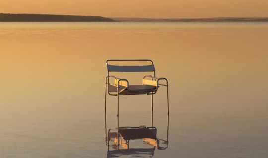 Stuhl im Wasser Stuhl im Wasser