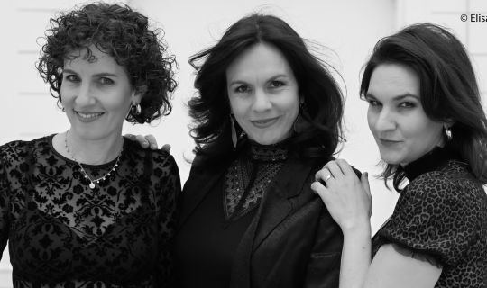 pressefoto_schicksisters-sw-elisamaier.jpg pressefoto_schicksisters-sw-elisamaier.jpg
