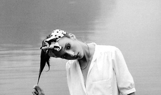 Mahler_Julia Weisses Wasser_1980_ungerahmt.jpg Mahler_Julia Weisses Wasser_1980_ungerahmt.jpg
