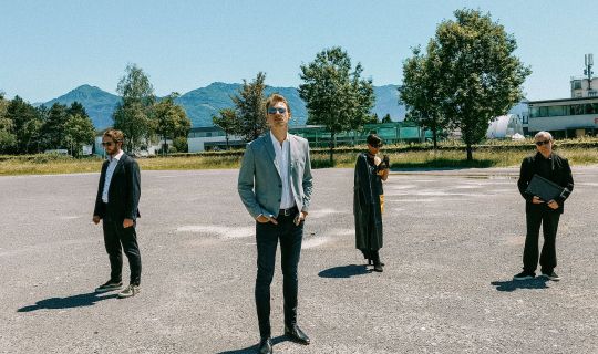 FalcoFotoNeu-2 09.29.33.jpg