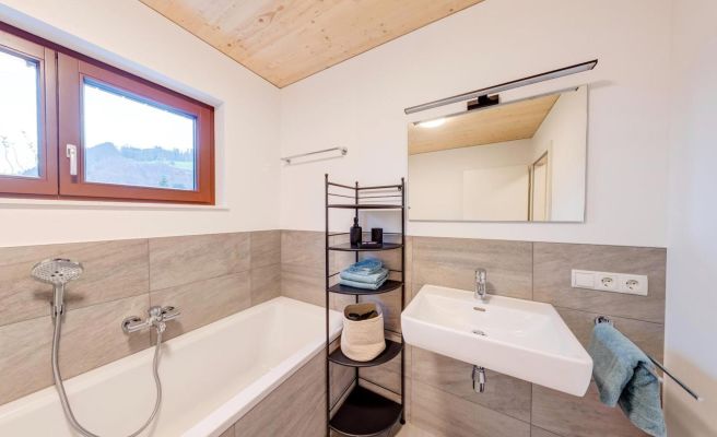 Urban-Apartmenthaus zwischen Berg und See