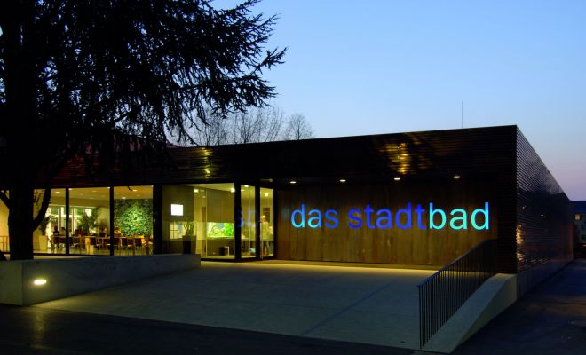 stadtbad Dornbirn Außenansicht abendes (c) Dornbirner Sport- & Freizeitbetriebe GmbH stadtbad Dornbirn Außenansicht abendes (c) Dornbirner Sport- & Freizeitbetriebe GmbH