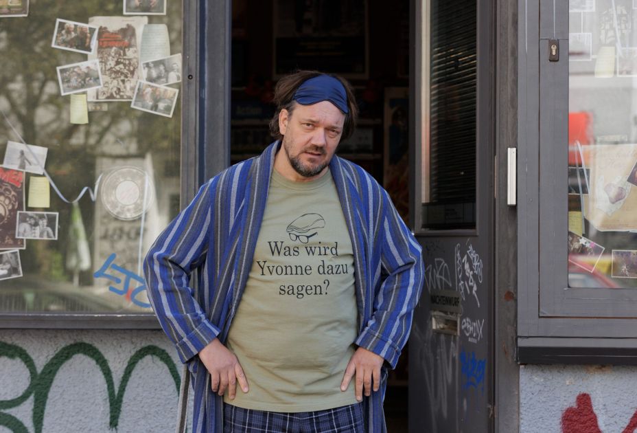 Der_Held_vom_Bahnhof_Friedrichstrasse__Still__Â© X Verleih AG__FrÃ©dÃ©ric Batier.jpg