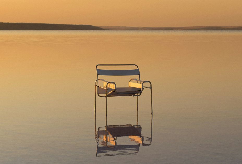 Stuhl im Wasser Stuhl im Wasser