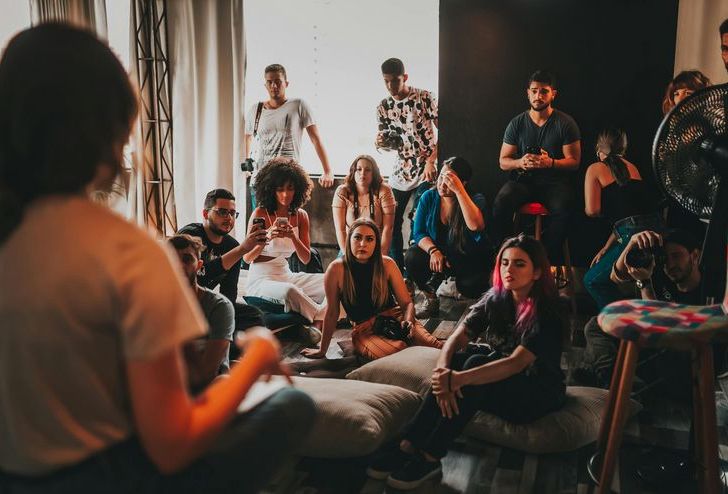 silent reading party c)pexels.jpg silent reading party c)pexels.jpg