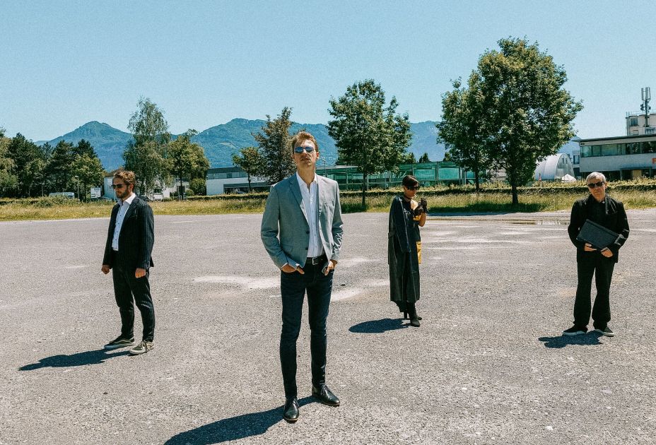 FalcoFotoNeu-2 09.29.33.jpg