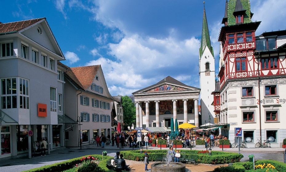 Dietmar Denger - Vorarlberg Tourismus Kirche St. Martin Dornbirn und Marktplatz