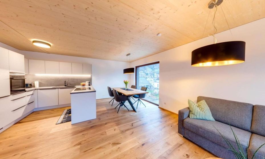 Urban-Apartmenthaus zwischen Berg und See Urban-Apartmenthaus zwischen Berg und See