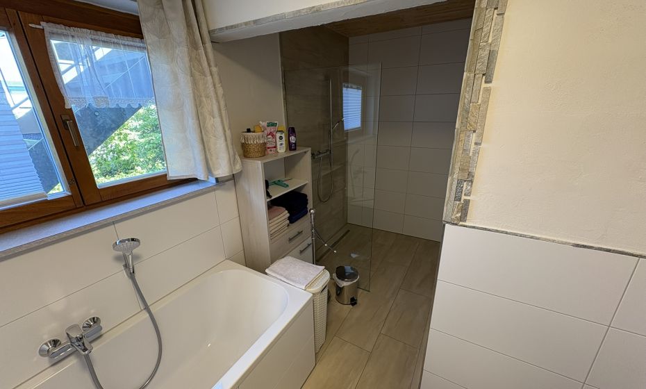 GerÃ¤umiges Apartment mit Ausblick auf die Berge, Bad2