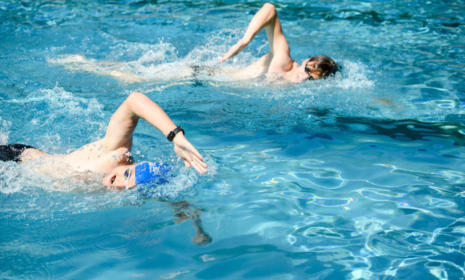 Sportler beim Schwimmen