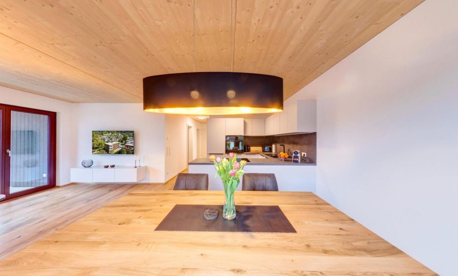 Urban-Apartmenthaus zwischen Berg und See Urban-Apartmenthaus zwischen Berg und See