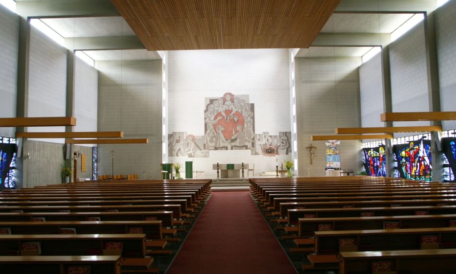 Katholische Pfarrkirche Heiliger Christoph mit angebautem Pfarrheim