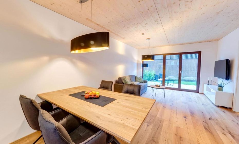 Urban-Apartmenthaus zwischen Berg und See