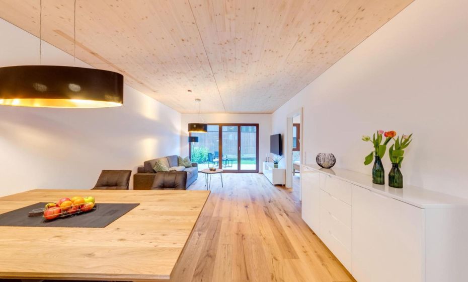 Urban-Apartmenthaus zwischen Berg und See Urban-Apartmenthaus zwischen Berg und See