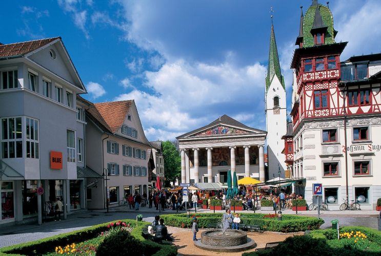 Dietmar Denger - Vorarlberg Tourismus Kirche St. Martin Dornbirn und Marktplatz